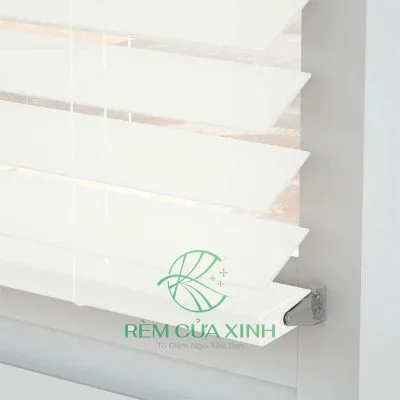 Rèm nhựa giả gỗ giá rẻ màu trắng