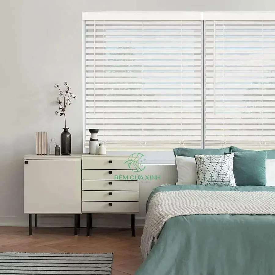 Rèm nhựa giả gỗ giá rẻ màu trắng