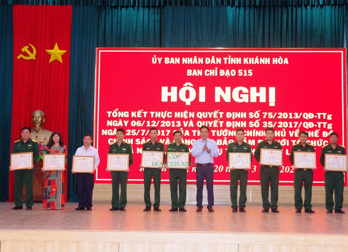 rem-san-khau-05-1 Phông sân khấu hội trường đẹp giá rẻ