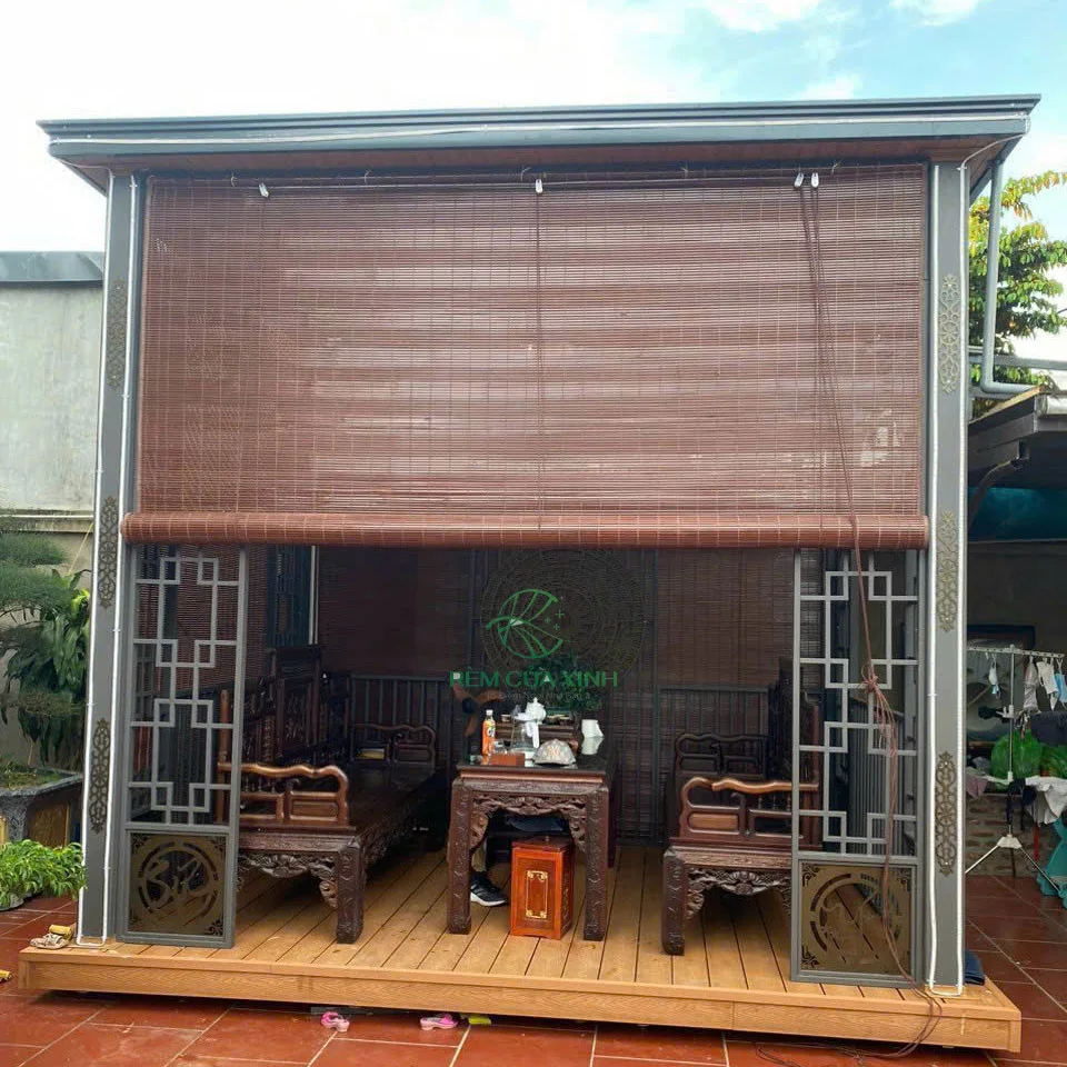 Mành tre trúc che nắng mưa ngoài trời